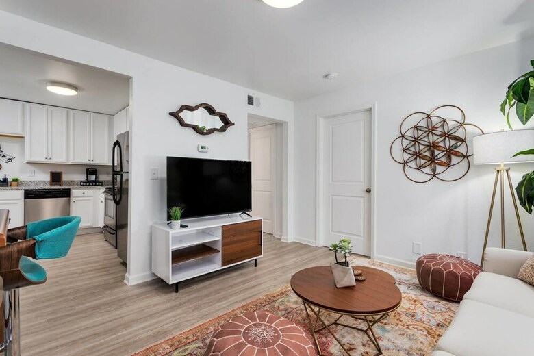Apartamentos 8 Brs Comprised Of 4 Separate 2br Suites By Domio