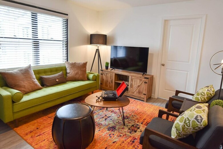 Apartamentos 8 Brs Comprised Of 4 Separate 2br Suites By Domio