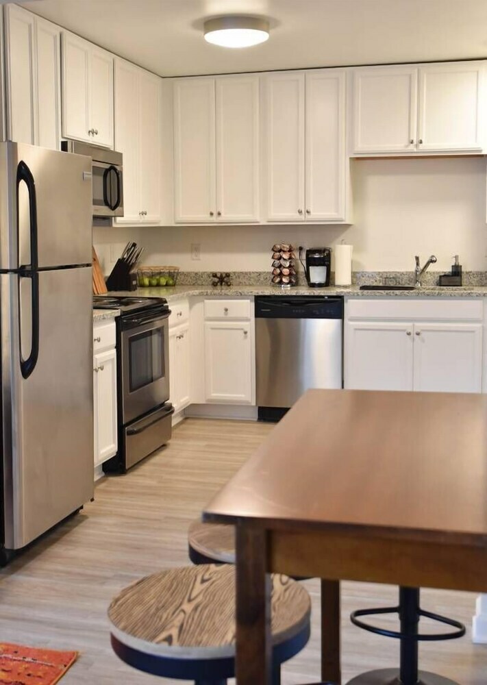 Apartamentos 8 Brs Comprised Of 4 Separate 2br Suites By Domio