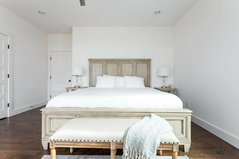 Sleek 3br/3ba W/ Rooftop By Downtown By Domio