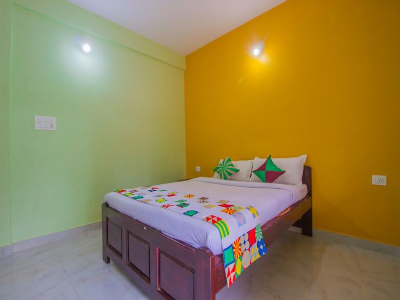 Hotel Oyo 16401 Home Colorful Studio Calangute Beach