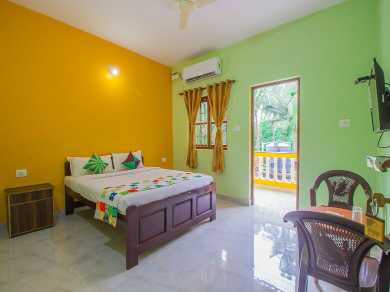 Hotel Oyo 16401 Home Colorful Studio Calangute Beach