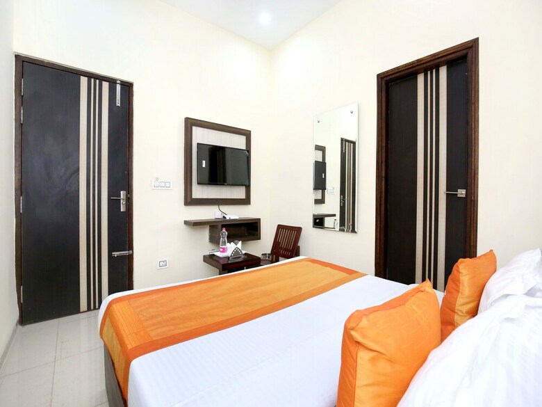 Oyo 16443 Hotel Jb