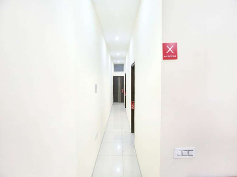 Oyo 16443 Hotel Jb