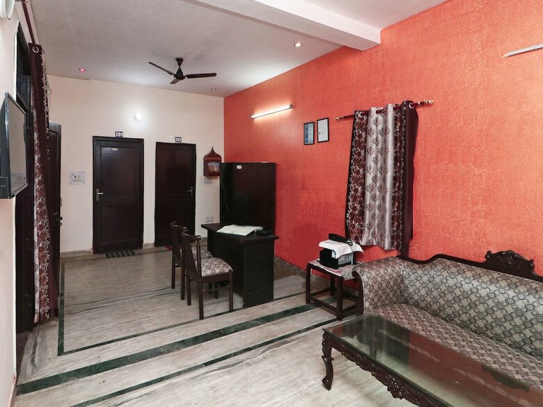 Hotel Oyo 16146 Royal Guest House