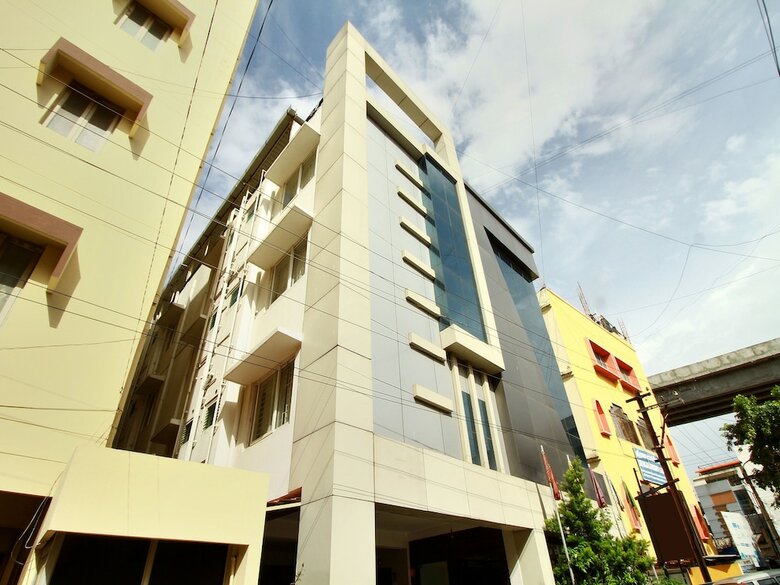 Oyo 1531 Vels Grand Inn Hotel