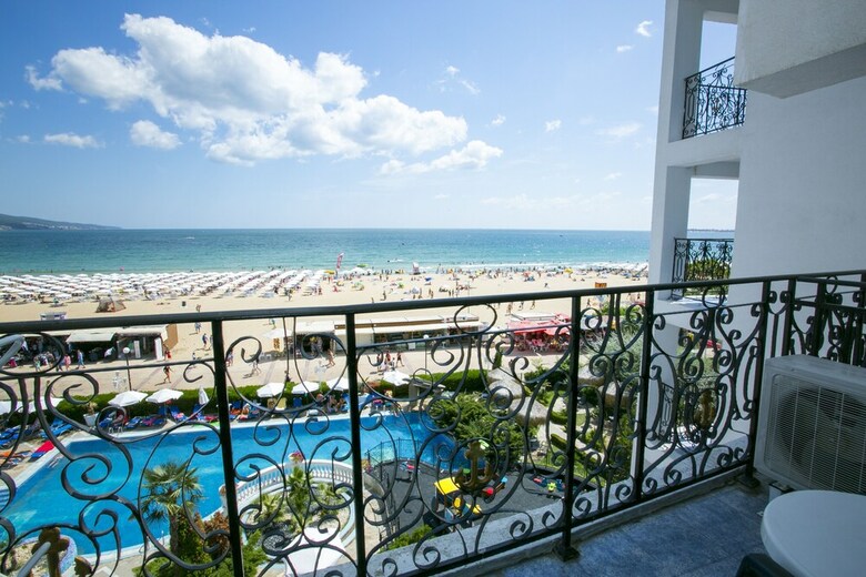 Hotel Chaika Beach Resort