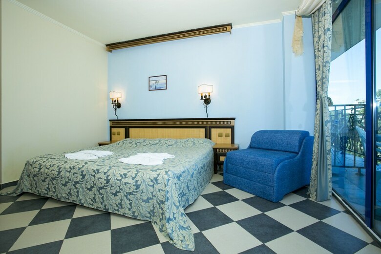 Hotel Chaika Beach Resort