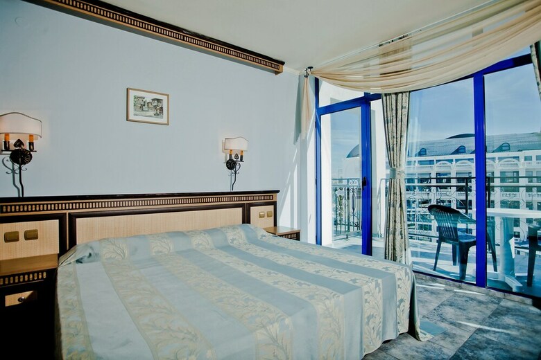 Hotel Chaika Beach Resort