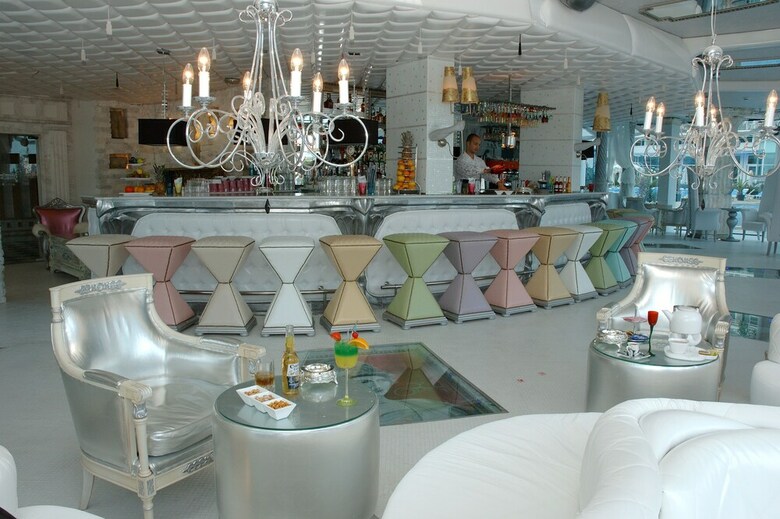 Hotel Chaika Beach Resort