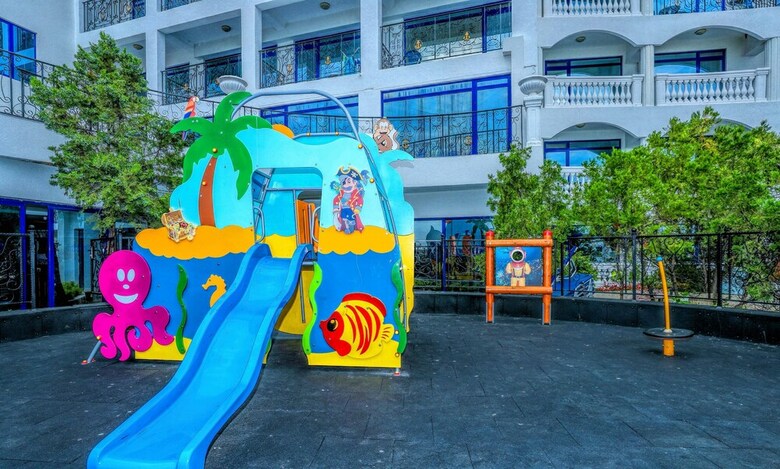 Hotel Chaika Beach Resort