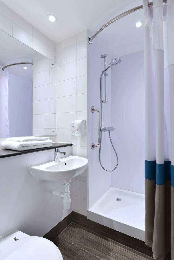 Hotel Travelodge Bath Waterside
