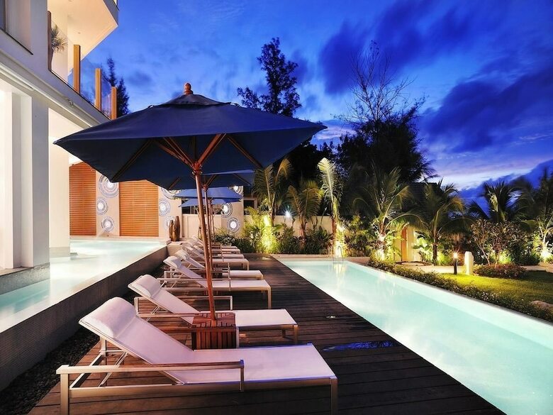 Aparthotel Beachfront Phuket Seaview Suites