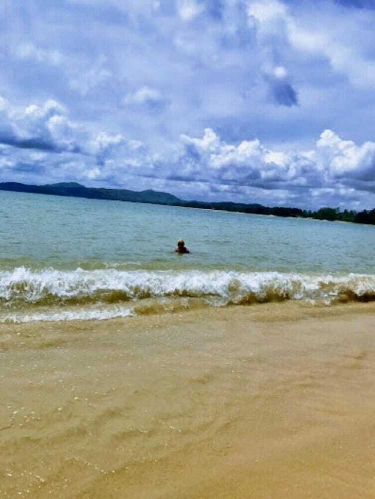 Aparthotel Beachfront Phuket Seaview Suites