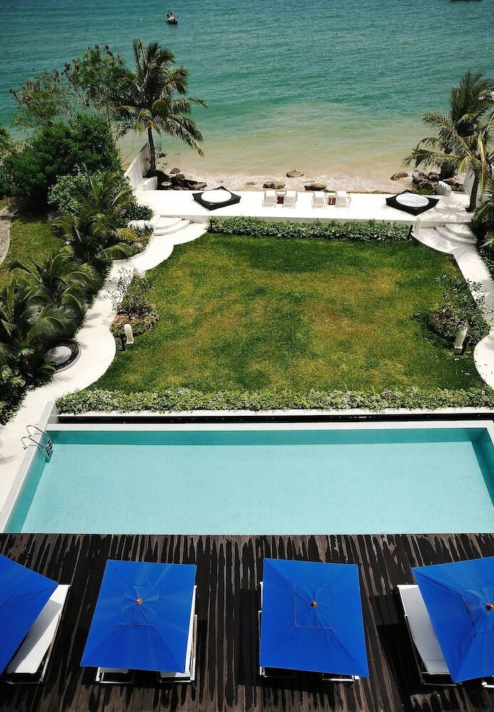 Aparthotel Beachfront Phuket Seaview Suites