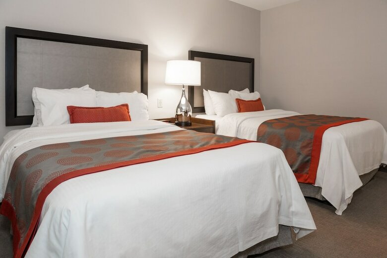 Hotel Ramada By Wyndham Boston