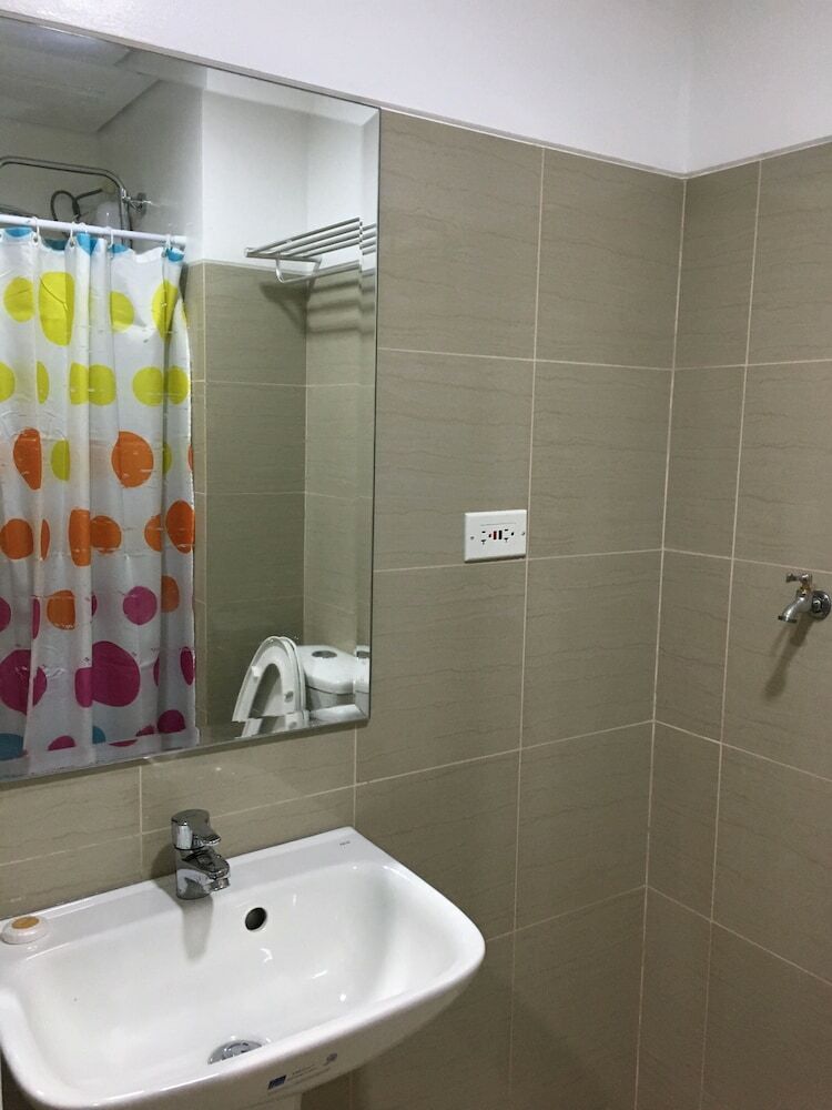 Usp Suites At Shore Residences