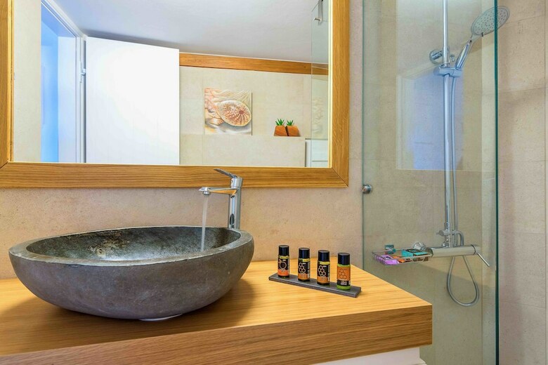 Apartamentos Lithinon Suites & Studios White