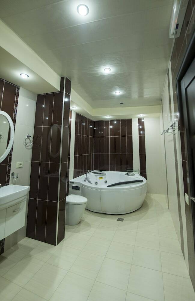 Grand Hills Hotel