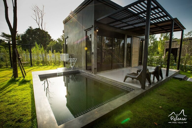 Hotel Release Pool Villa Resort