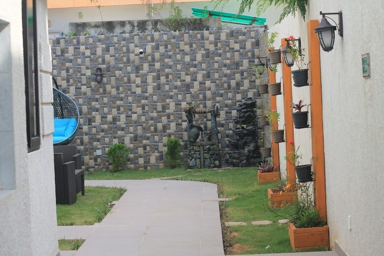 Hotel Four Season Guesthouse