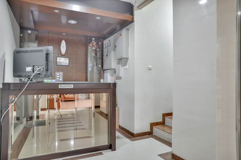 Hotel Clover Residence Near Mall Ambassador