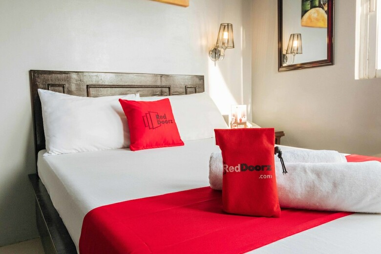 Hotel Reddoorz Plus @ Tayuman Manila