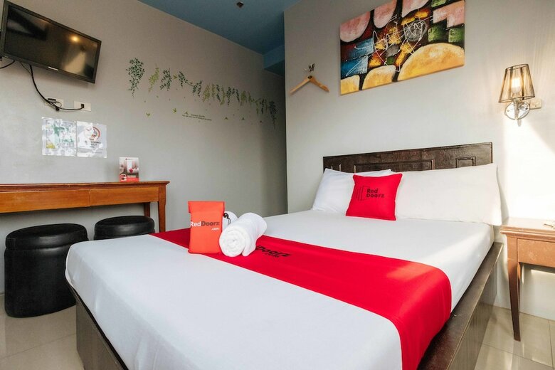 Hotel Reddoorz Plus @ Tayuman Manila
