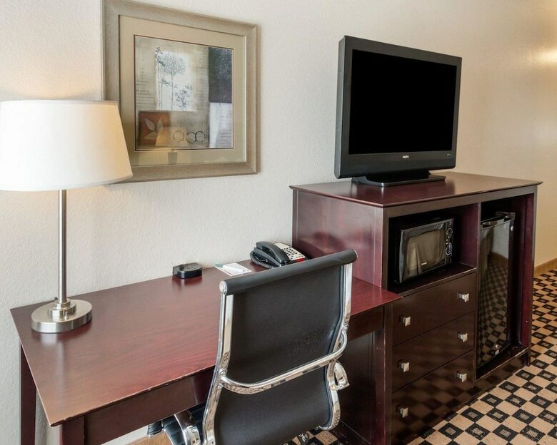 Hotel Quality Inn & Suites