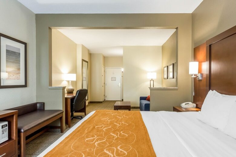 Hotel Comfort Suites