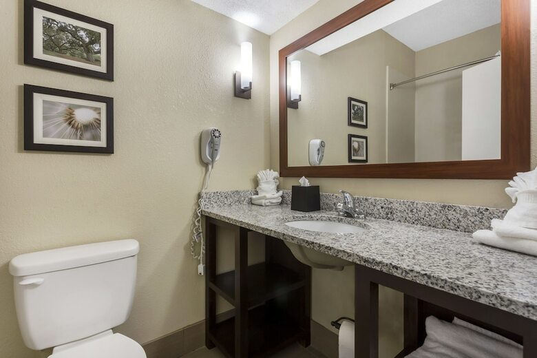 Hotel Comfort Suites
