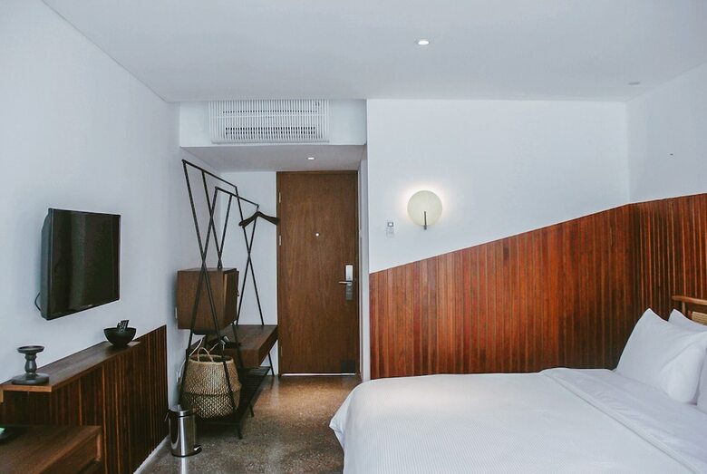 Blackbird Hotel