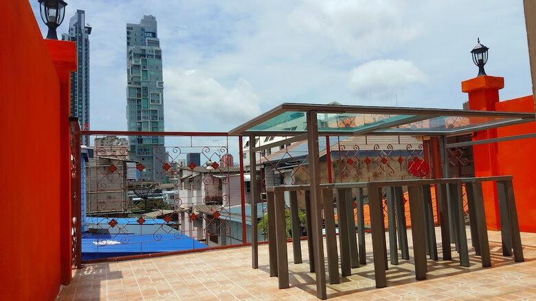 Hostal Bangkok Legend