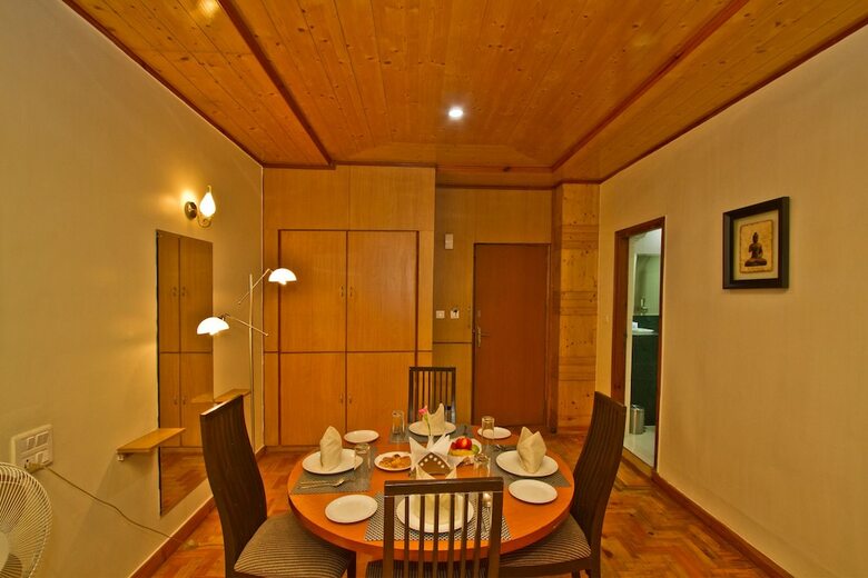Broadways Inn - Hotel, Resort & Spa