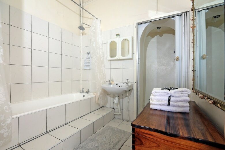 Bed & Breakfast Central Hotel Guest House