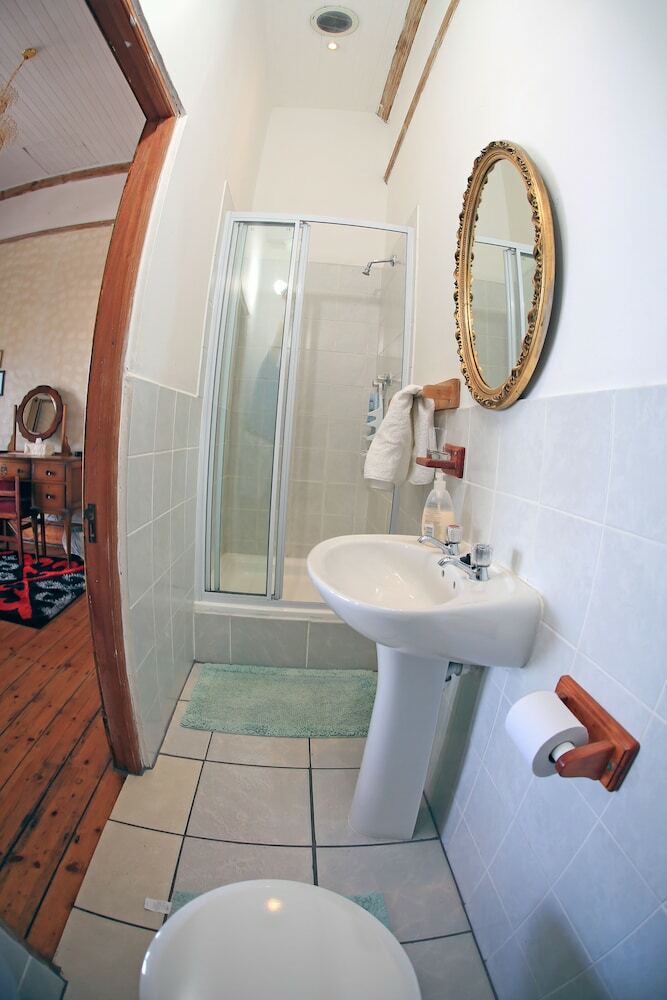 Bed & Breakfast Central Hotel Guest House
