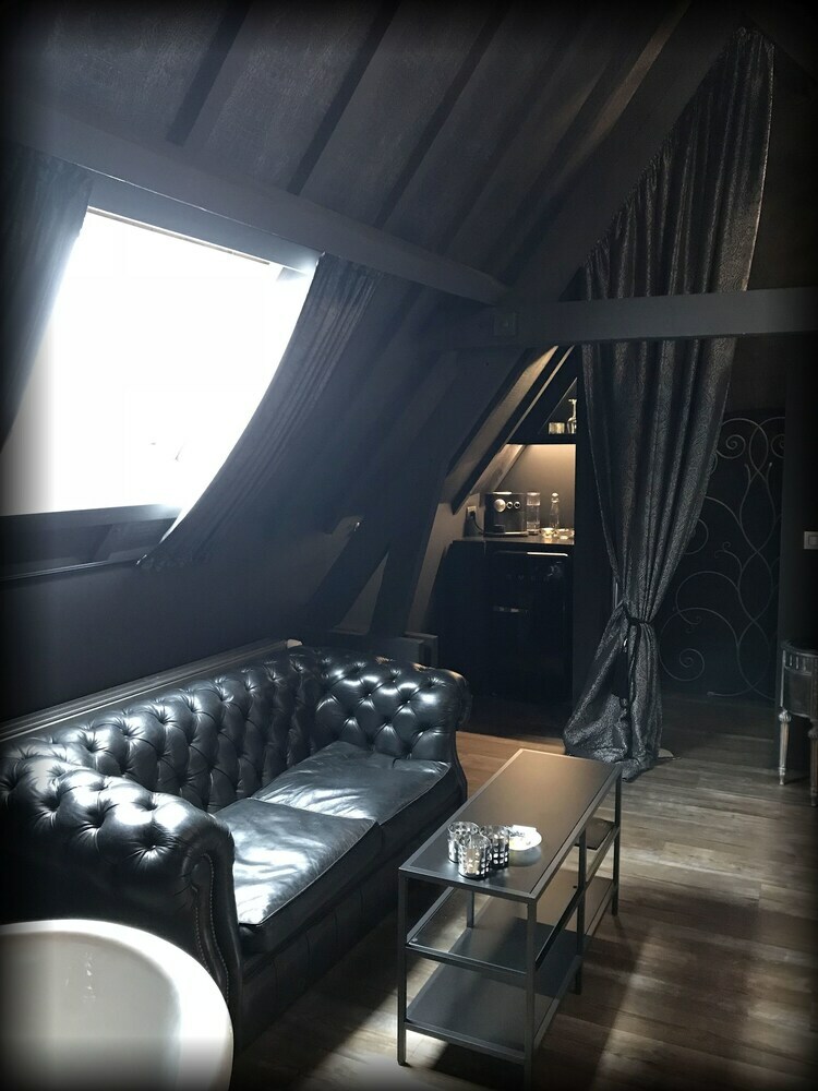 Love Hotel Domaine 10