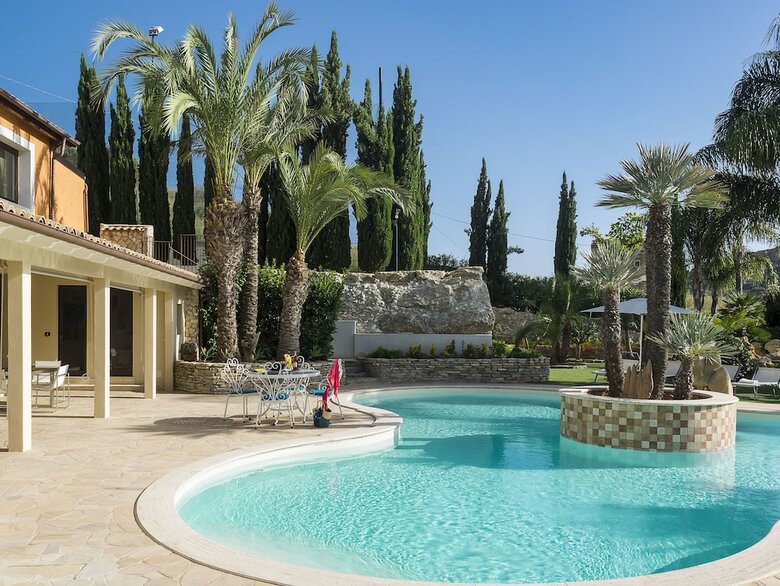 Villa Agor� - Near Agrigento Regional Archaeological Museum