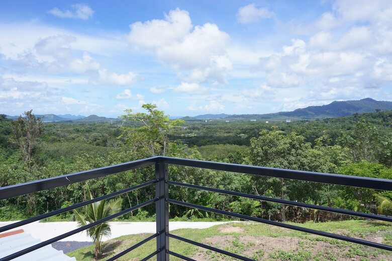 Hotel Happy Mountain Airport Resort