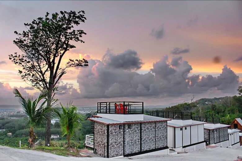 Hotel Happy Mountain Airport Resort