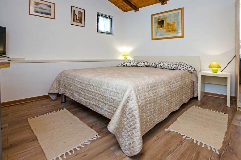 Hotel Apartments & Rooms Chiara