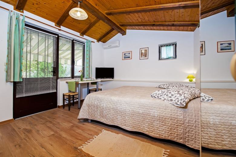 Hotel Apartments & Rooms Chiara