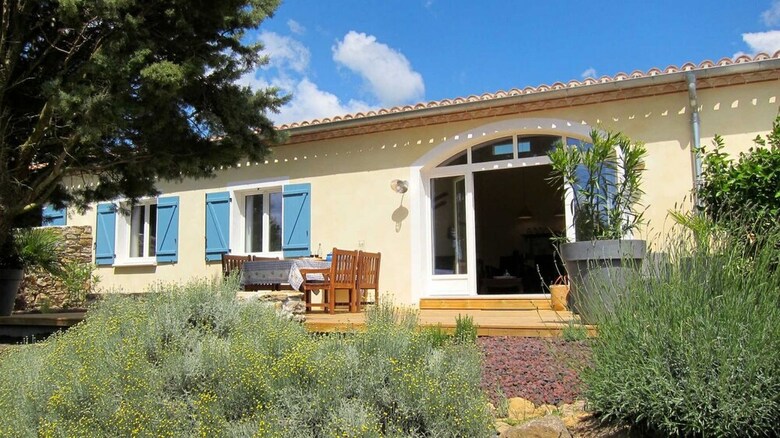 Domaine De La Bade - In A Rural Location