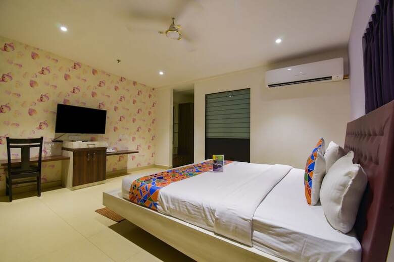Fabhotel Pentagon Airport