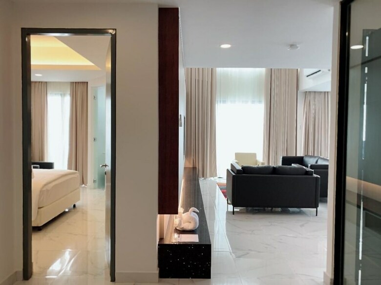 Hotel Gloria Residences Ion Delemen