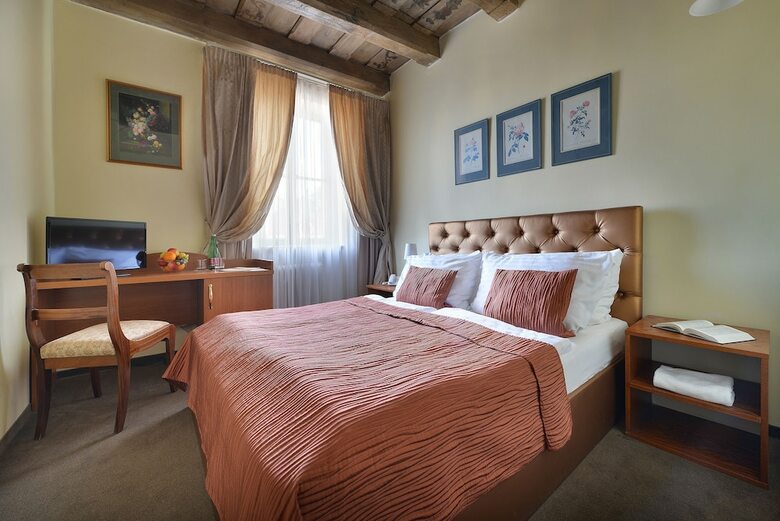 Hotel U Tri Pstrosu