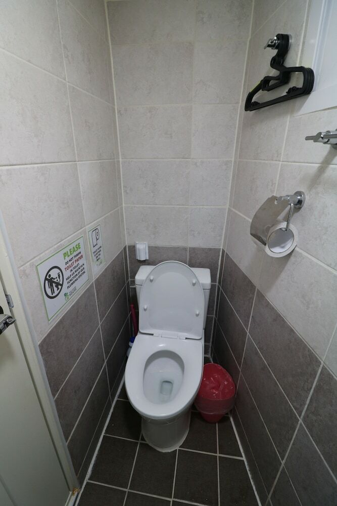 Hostal Four Seasons House - Hostel, Women Only