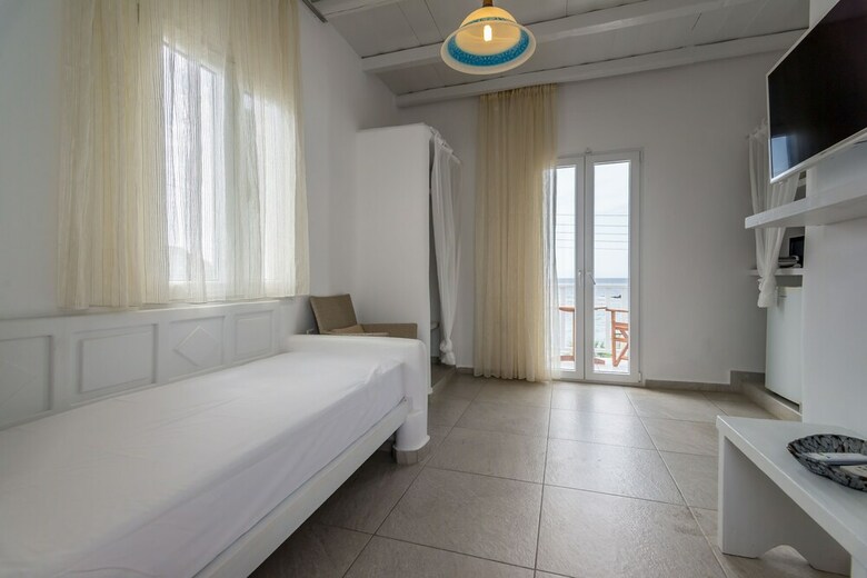Hotel Niki Savvas Studio & Suites