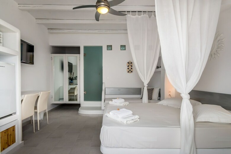 Hotel Niki Savvas Studio & Suites
