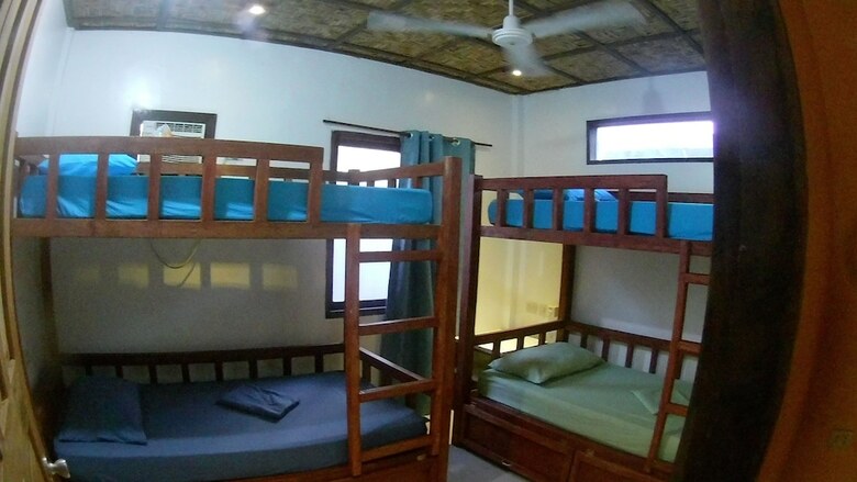 Hostal Footprints Homestay - Hostel - Adults Only
